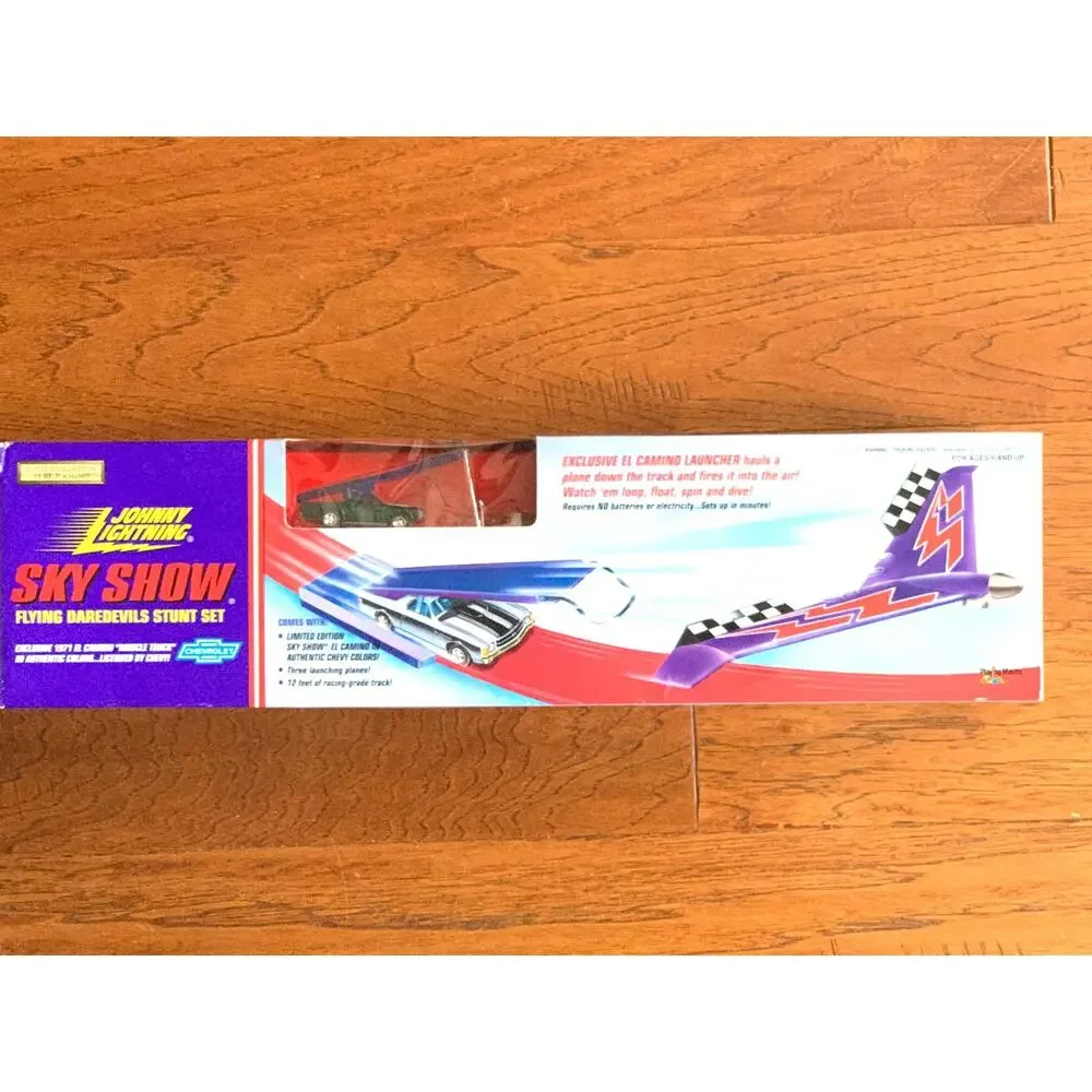 Johnny Lightning Sky Show Daredevil Stunt Set with Green Car
